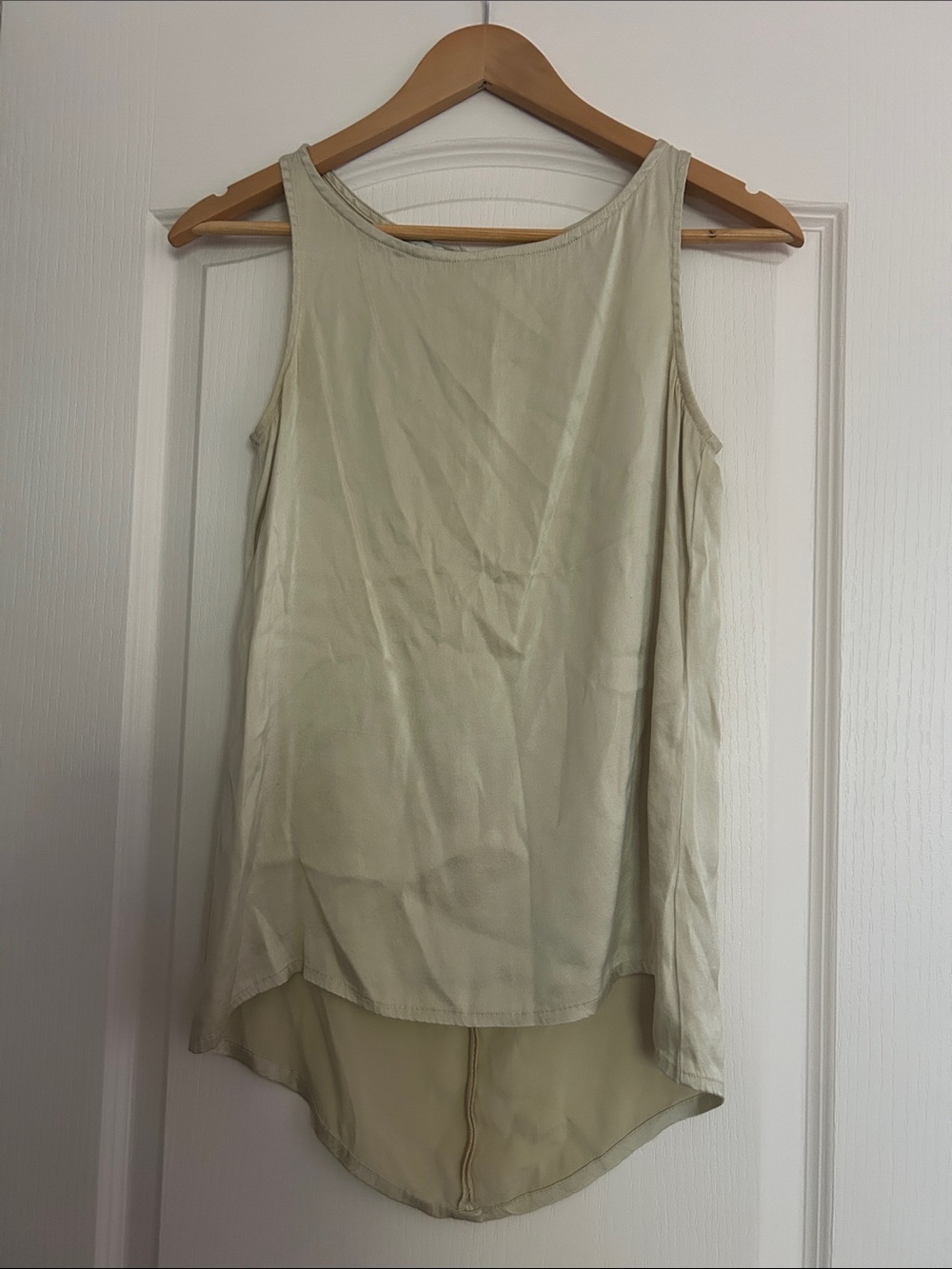 Lightweight High-Low Sleeveless Camisole in Cream